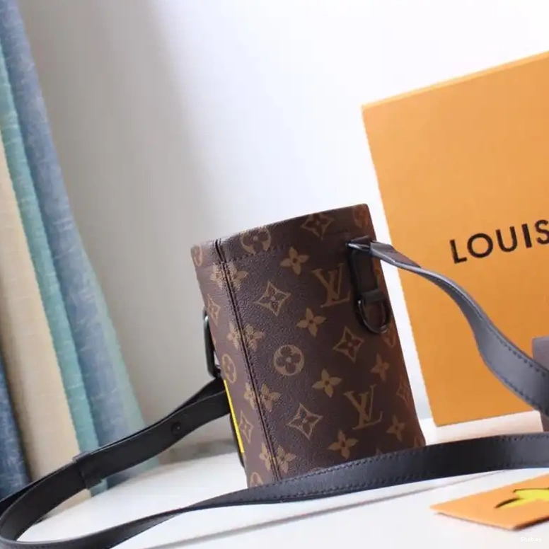 LV Bags 1906BL0068 0815